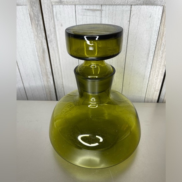 Vintage Mid-Century Green Decanter Wine With Glass Stopper - Picture 1 of 8